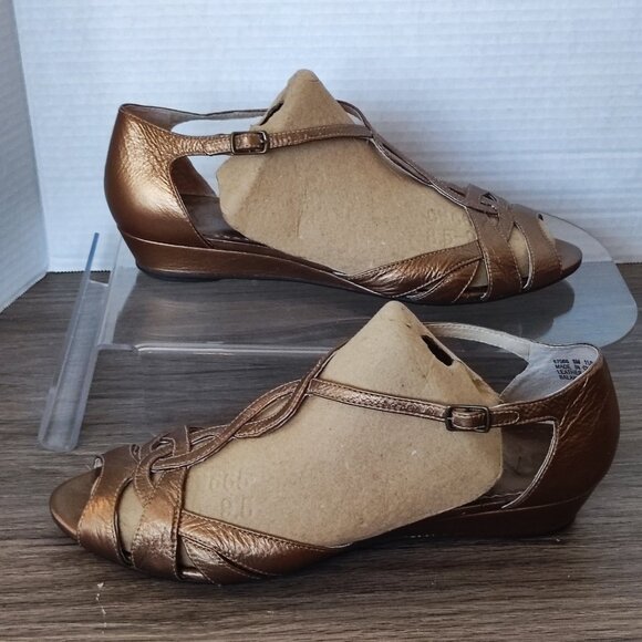 Clarks Artisan Strappy Sandals Size 8 Bronze Metallic Leather Open Toe Comfort - Picture 1 of 12